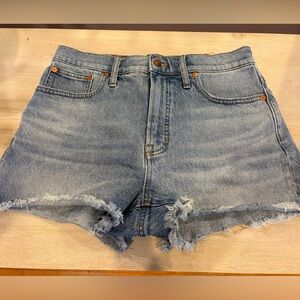 Madewell “The perfect Jean short”